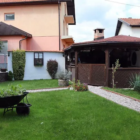 Avala Pyramid Apartman *